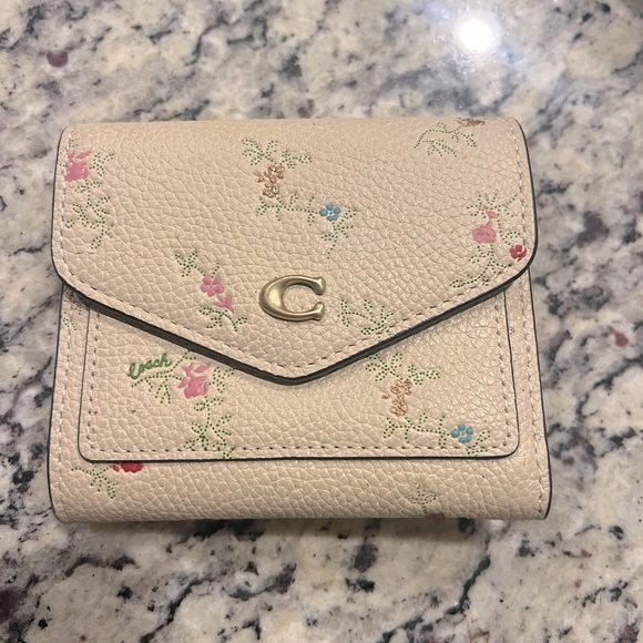 Coach Wyn small wallet in antique floral print - Picture 1 of 6
